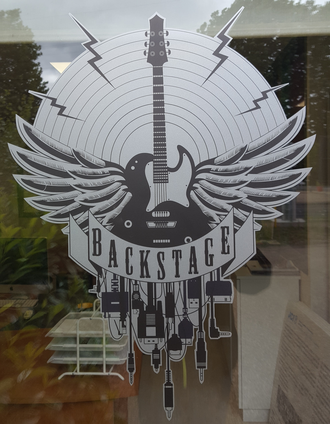 vitrine backstage